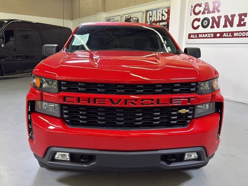 Used 2020 Chevrolet Silverado 1500 Custom w/ Custom Value Package image 3