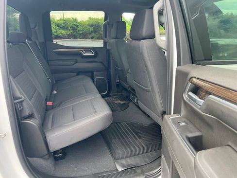 Used 2022 Chevrolet Silverado 1500 LT w/ Z71 Off-Road Package AWD/4WD image 11