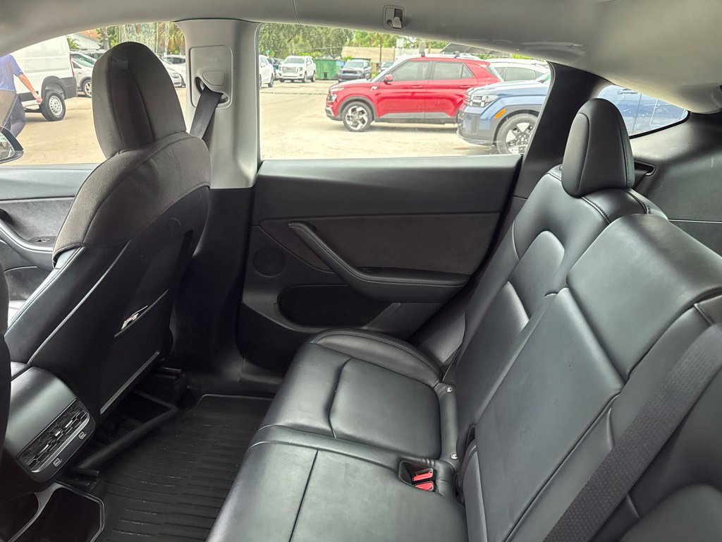 Used 2022 Tesla Model Y Long Range AWD/4WD image 23