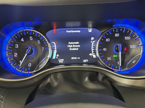 Used 2023 Chrysler Pacifica Touring-L w/ Road Tripper Package FWD image 16