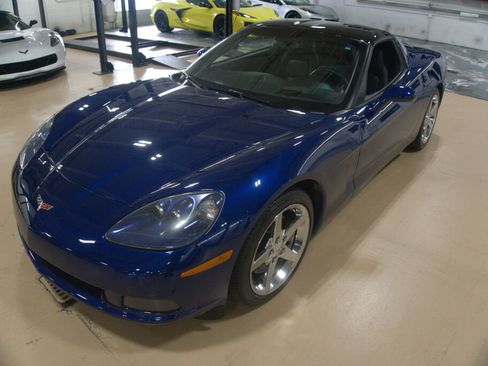 Used 2007 Chevrolet Corvette Coupe w/ Preferred Equipment Group RWD image 1