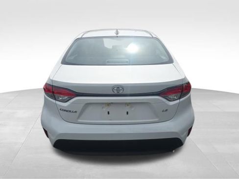 Used 2025 Toyota Corolla LE FWD image 4