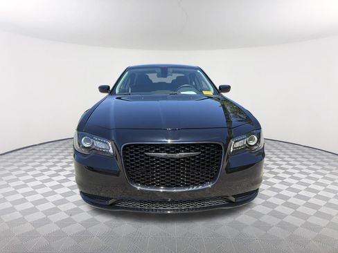 Used 2022 Chrysler 300 Touring w/ Sport Appearance Package RWD image 9