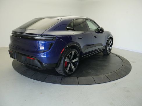 Certified 2026 Porsche Macan Turbo Electric AWD/4WD image 7