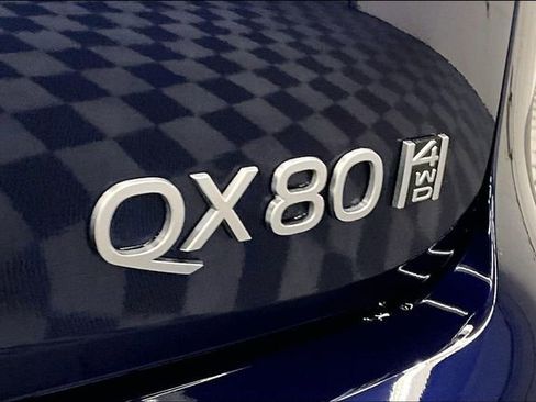 Used 2025 INFINITI QX80 Sensory image 9