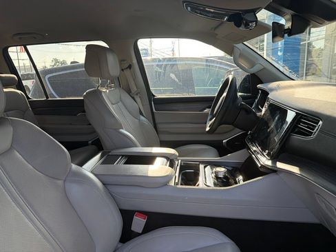Used 2024 Jeep Wagoneer Series II w/ Flexible Seating Group RWD image 6