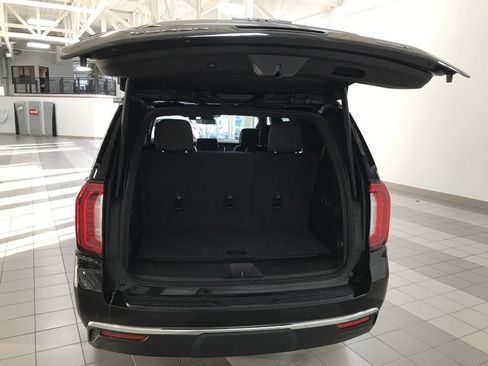 Used 2023 GMC Yukon SLT w/ SLT Luxury Package image 5