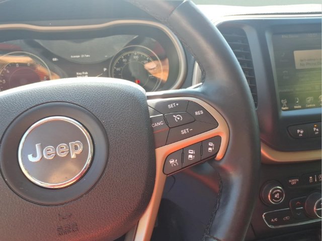Used 2016 Jeep Cherokee Limited w/ Luxury Group AWD/4WD image 19