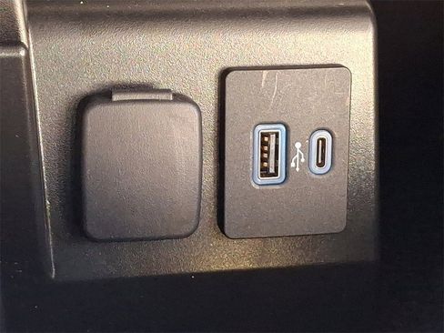 Certified 2022 Ford Explorer XLT w/ Equipment Group 202A image 25