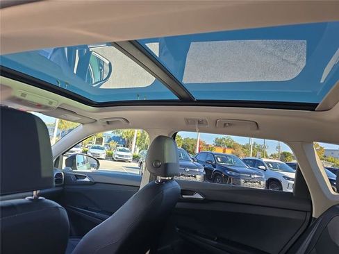 New 2026 Volkswagen Taos SE image 25