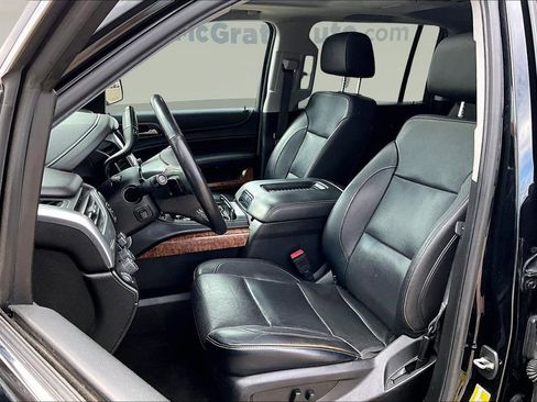 Used 2018 Chevrolet Suburban Premier image 22