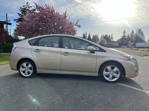 Used 2010 Toyota Prius Five FWD image 4