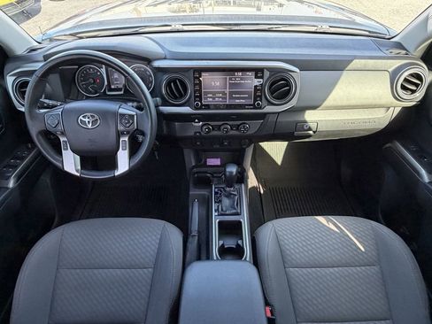 Used 2022 Toyota Tacoma SR5 RWD image 12