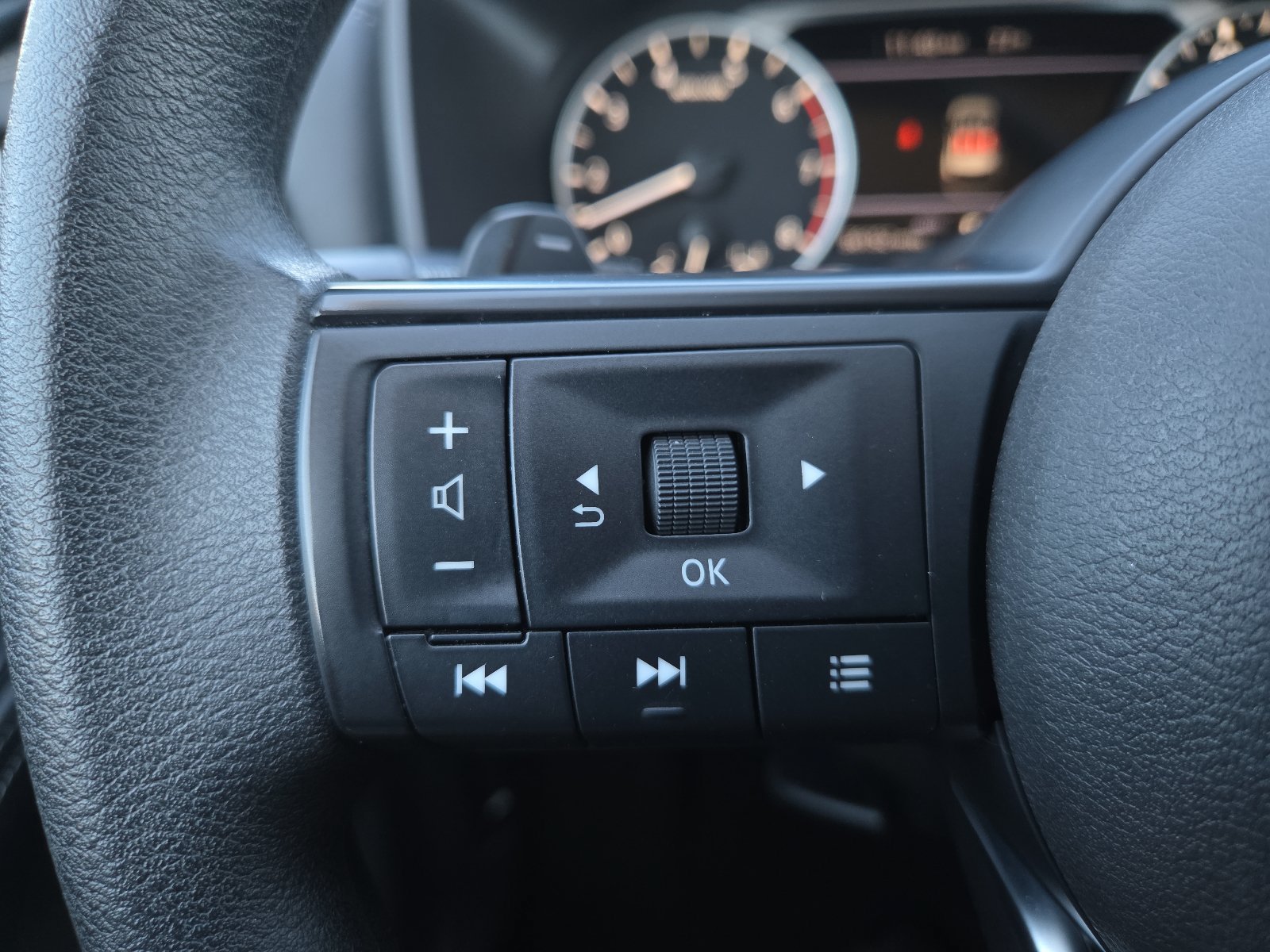Used 2024 Nissan Rogue SV AWD/4WD image 19