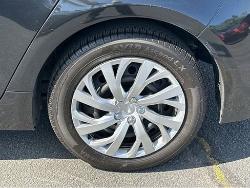 Used 2022 Toyota Corolla LE FWD image 35