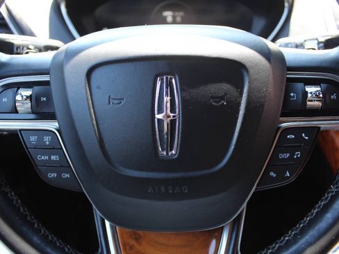 Used 2019 Lincoln Nautilus Reserve AWD/4WD image 11
