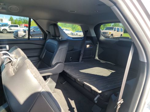Used 2023 Ford Explorer XLT w/ Equipment Group 202A AWD/4WD image 34