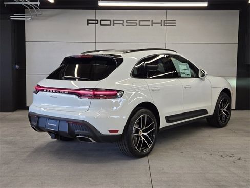 Used 2025 Porsche Macan image 6