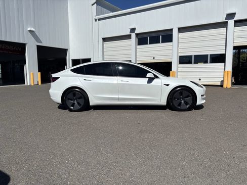 Used 2022 Tesla Model 3 Long Range AWD/4WD image 8