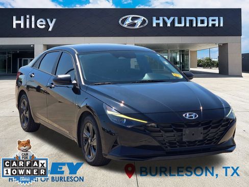 Used 2023 Hyundai Elantra SEL FWD image 2
