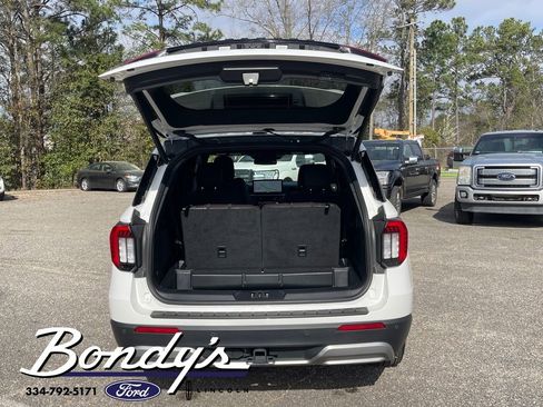 Used 2025 Ford Explorer Platinum image 14