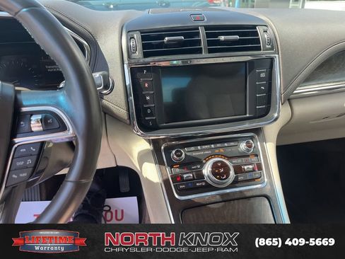Used 2017 Lincoln Continental Select FWD image 10