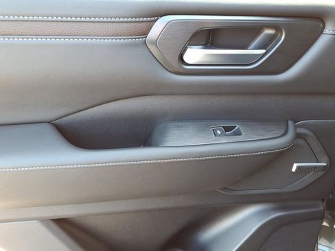 New 2026 Nissan Armada SL w/ Captain's Chari Seat Package RWD image 9