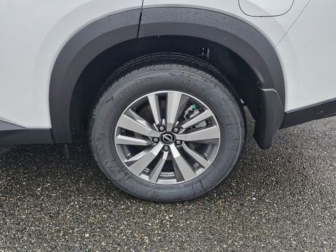 New 2025 Nissan Pathfinder SL image 9