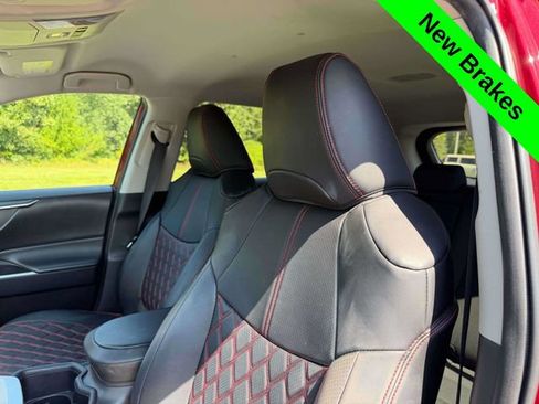 Used 2022 Toyota RAV4 LE FWD image 6