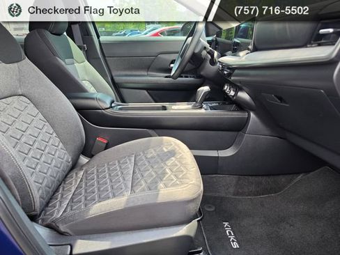 Used 2025 Nissan Kicks SV AWD/4WD image 25