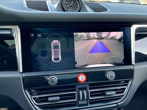 Used 2025 Porsche Macan image 28