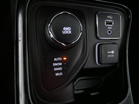 Used 2018 Jeep Compass Limited AWD/4WD image 29