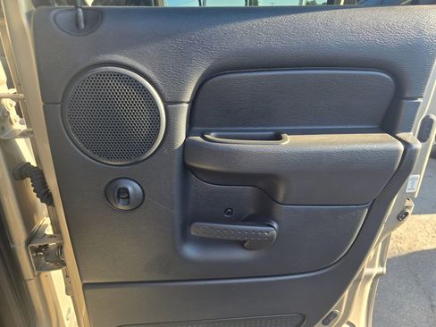 Used 2005 Dodge Ram 1500 Truck SLT image 17