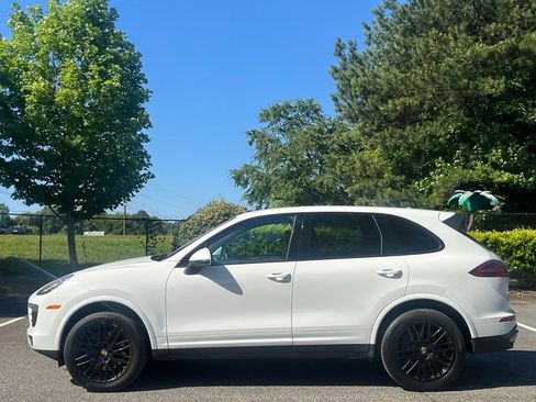 Used 2017 Porsche Cayenne AWD/4WD image 2