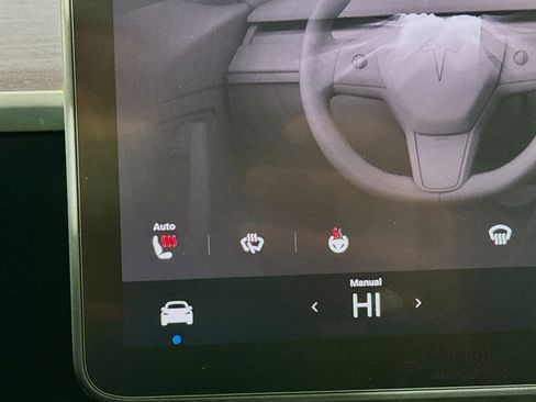 Used 2022 Tesla Model Y Long Range image 25