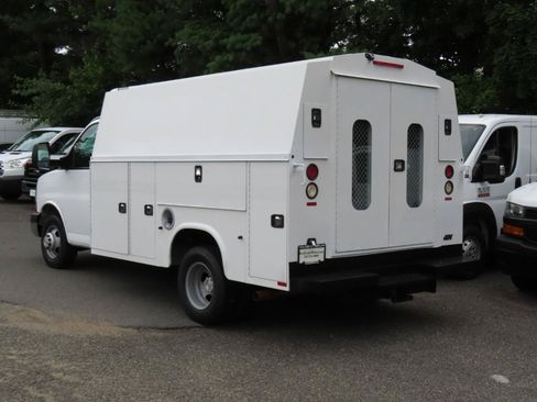 Used 2015 Chevrolet Express 3500 RWD image 4
