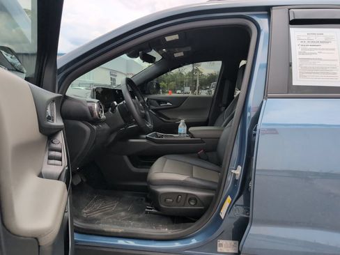 Used 2025 Chevrolet Equinox LT w/ Convenience Package II FWD image 10