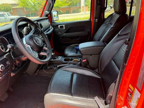 Used 2023 Jeep Wrangler Unlimited Sahara AWD/4WD image 13