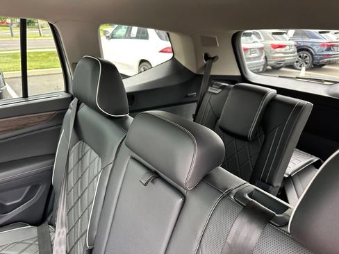 Used 2024 Volkswagen Atlas SEL Premium R-Line AWD/4WD image 21