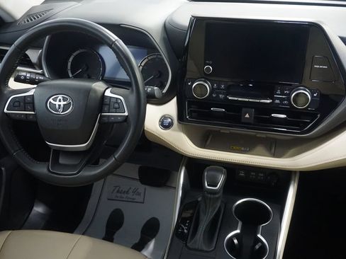 Used 2023 Toyota Highlander XLE AWD/4WD image 31