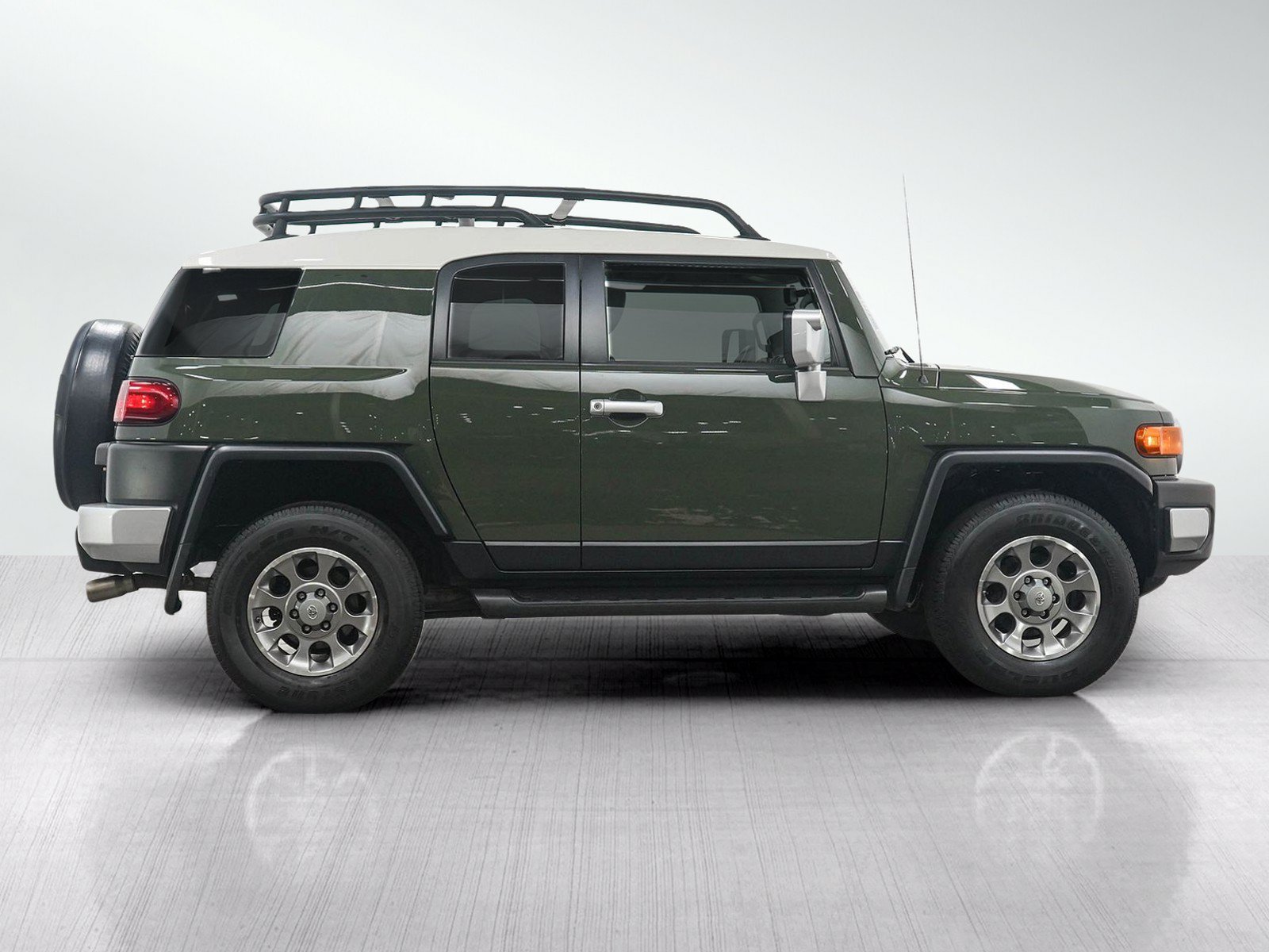 Used 2011 Toyota FJ Cruiser 4WD w/ Upgrade Pkg image 6