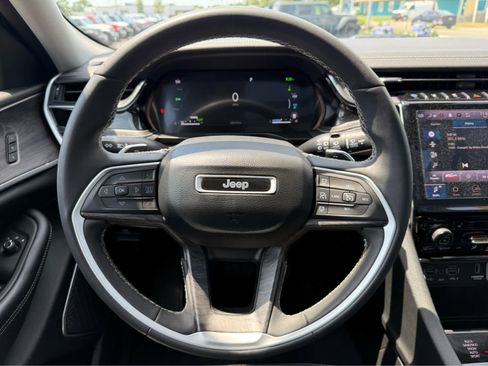 Used 2022 Jeep Grand Cherokee Limited 4xe image 15