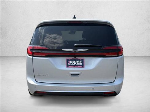 Used 2026 Chrysler Pacifica Select FWD image 6