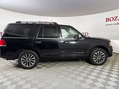 Used 2017 Lincoln Navigator Select RWD image 9