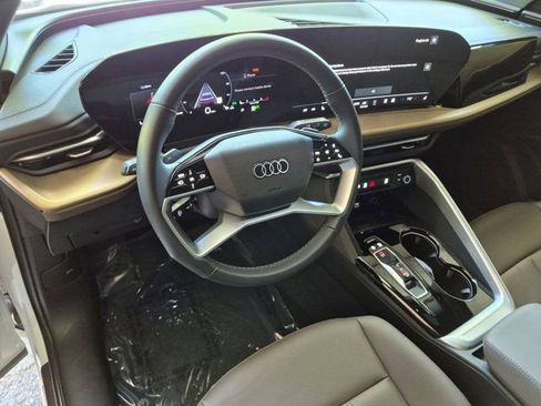 Certified 2025 Audi Q5 Premium AWD/4WD image 11