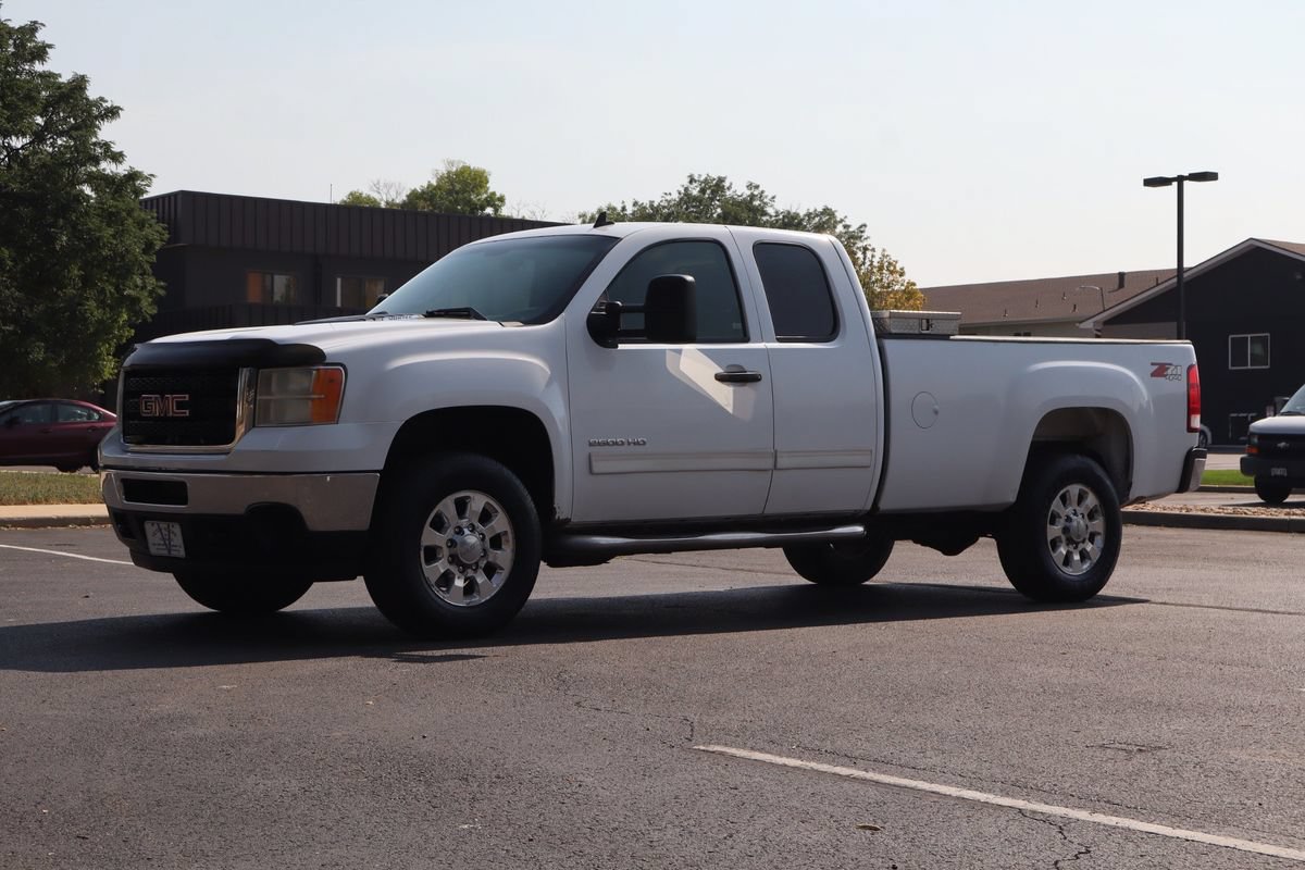 Used 2011 GMC Sierra 2500 SLE w/ Suspension Package, Off-Road AWD/4WD image 11