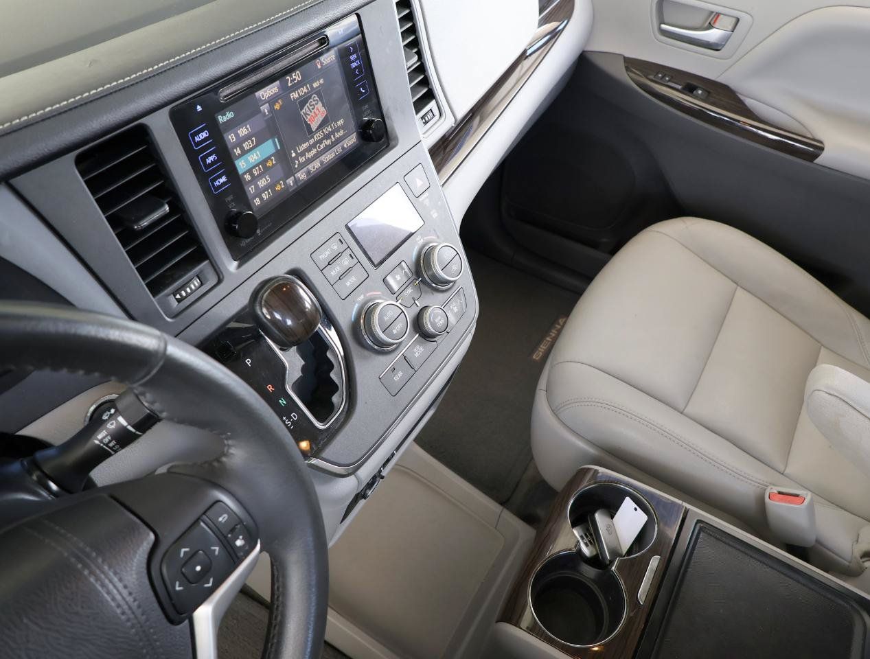 Used 2015 Toyota Sienna XLE FWD image 42