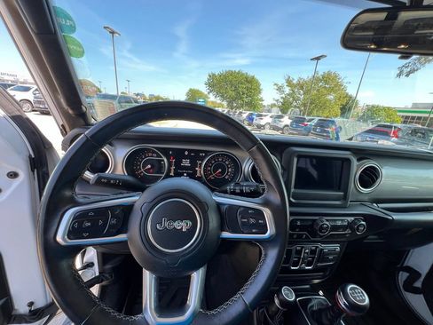 Used 2019 Jeep Wrangler Unlimited Sahara AWD/4WD image 34
