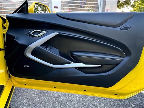 Used 2018 Chevrolet Camaro LT w/ Technology Package RWD image 21