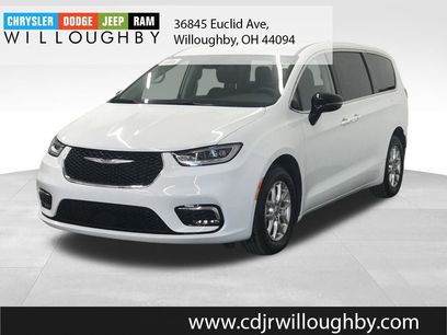 Used 2024 Chrysler Pacifica Touring-L